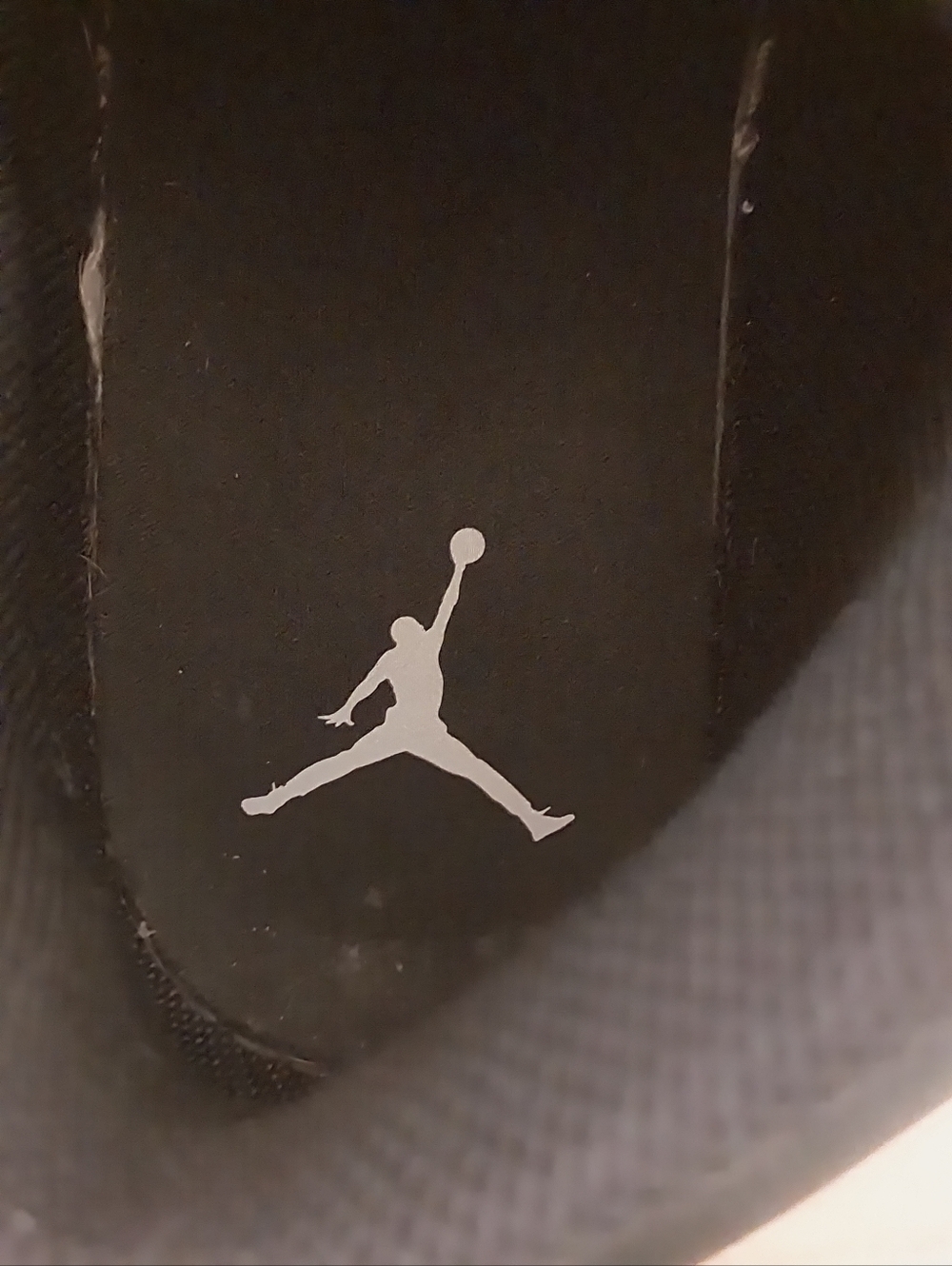 Pre-owned 2024 Jordan 1 Mid - Picture 10 of 11